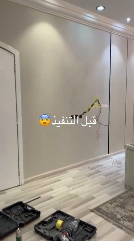 قبل التنفيذ: خلفية شاشة بإطار مضاء وبديل الرخام — قبل التنفيذ — قمة الإبداع للديكورات