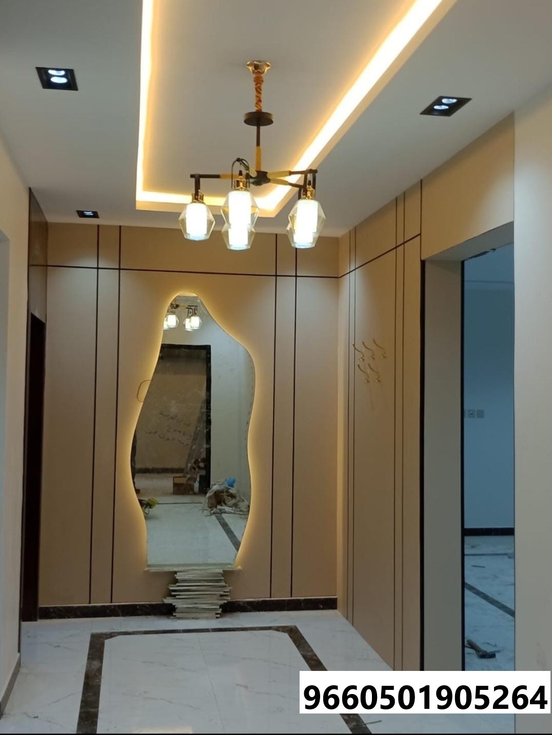 ديكور مدخل أبها مع مرايا وإضاءة مخفية بتصميم عصري فخم