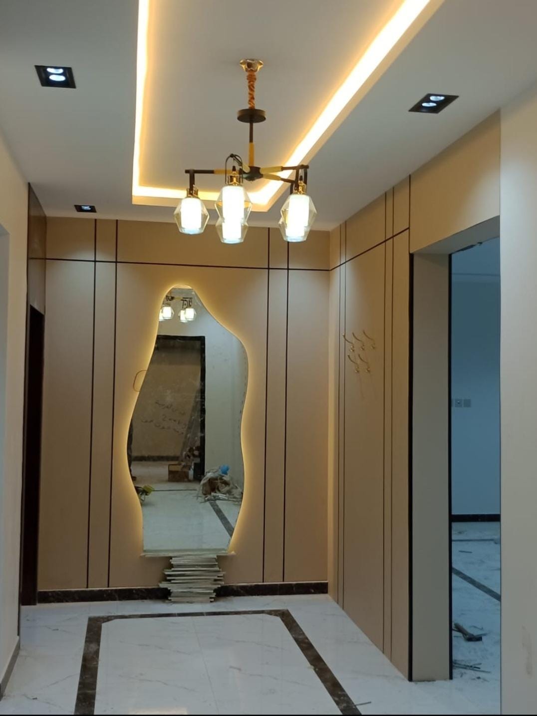 تفصيل مرايا مداخل باستيل ذهبي – ديكورات أبها وخميس مشيط الفاخرة